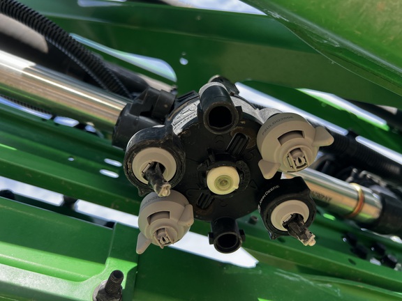 2021 John Deere R4038 - Photo33