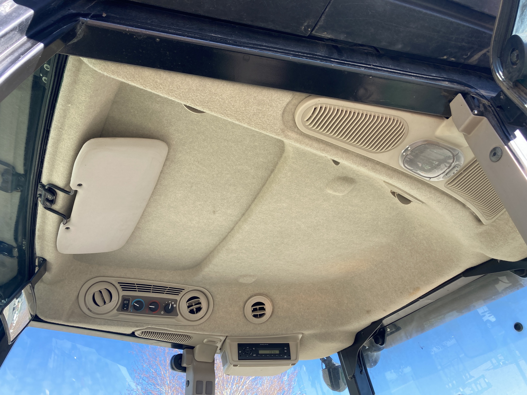 2014 John Deere 6140D Image 31