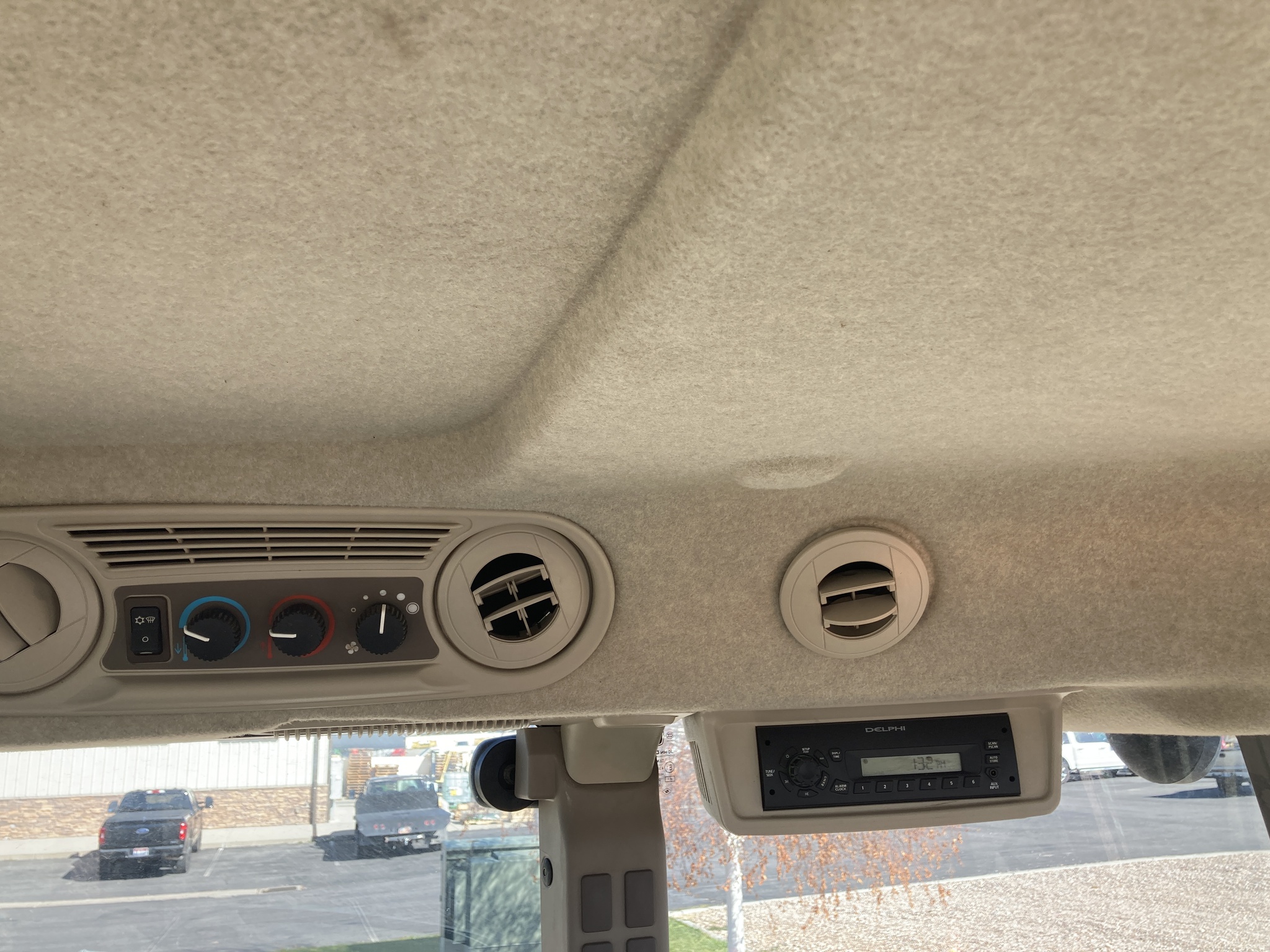 2014 John Deere 6140D Image 32