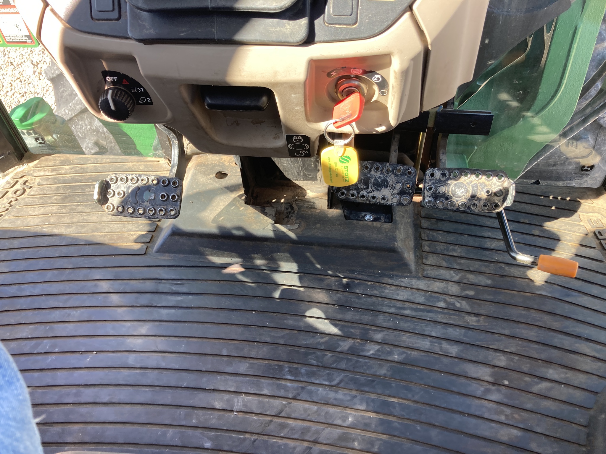 2014 John Deere 6140D Image 30