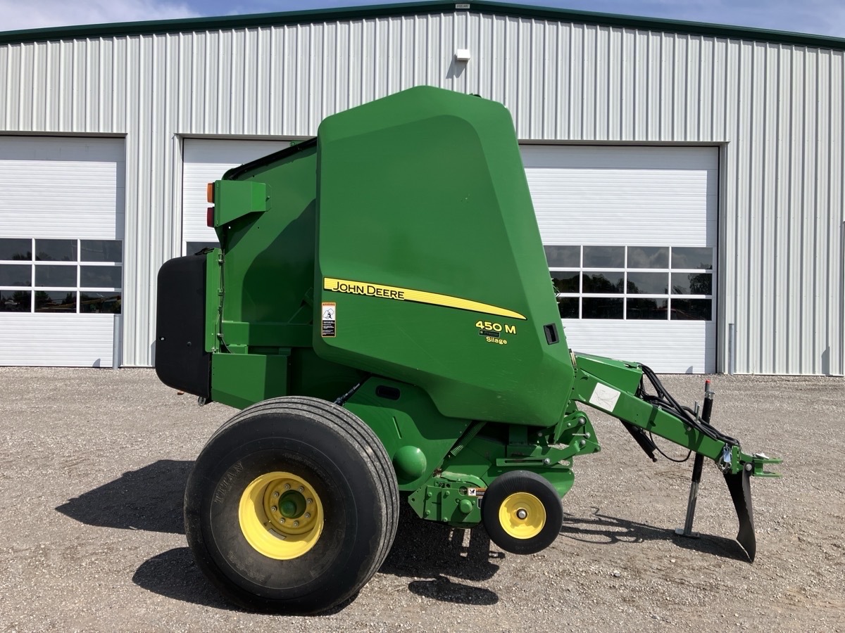 2022 John Deere 450M Image 3