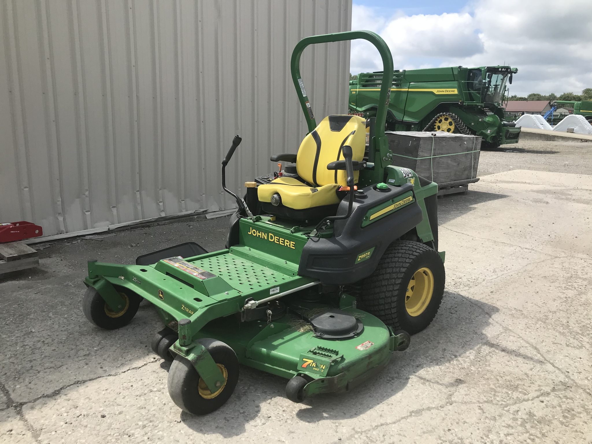 2022 John Deere Z997R Image 1
