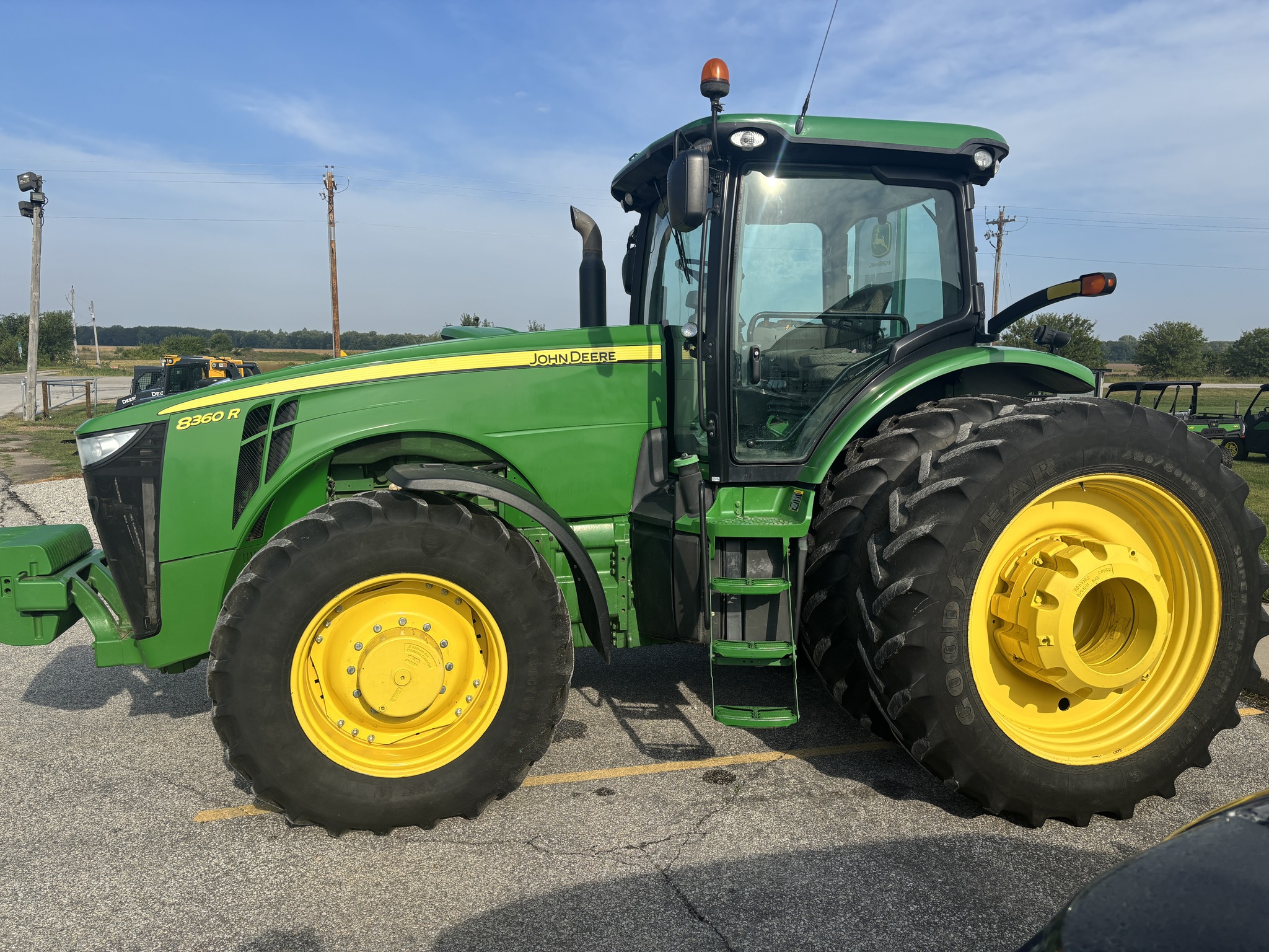 2011 John Deere 8360R Image 2