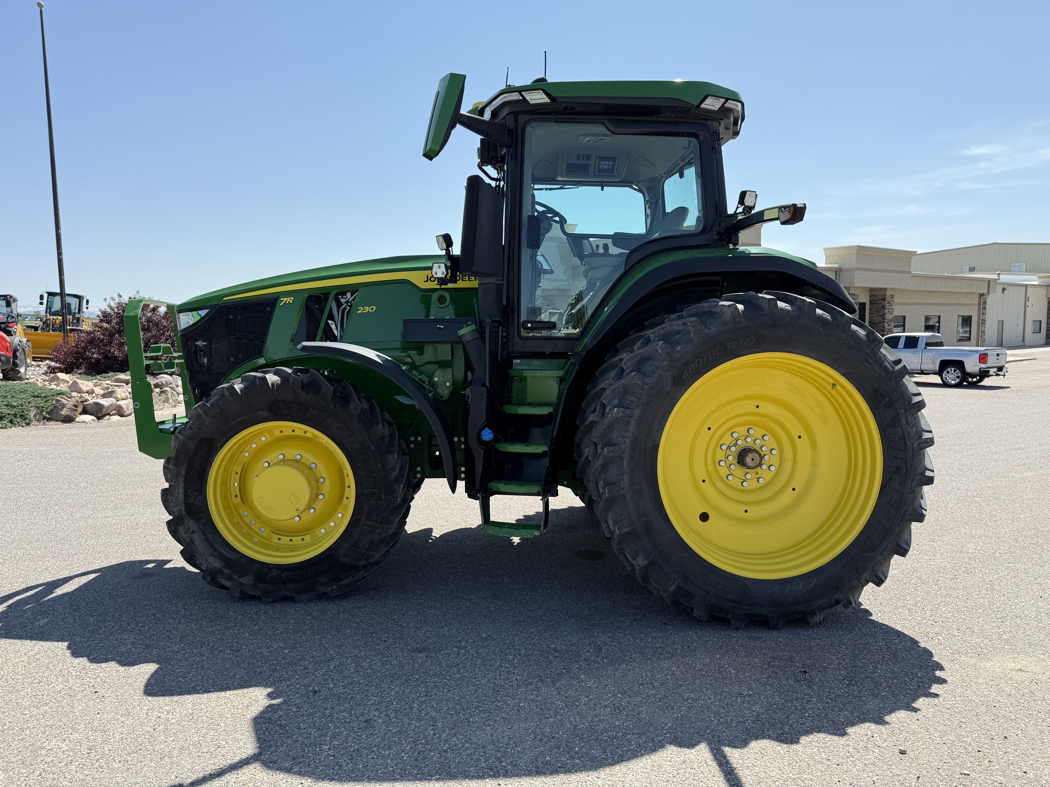 2023 John Deere 7R 230 Image 2