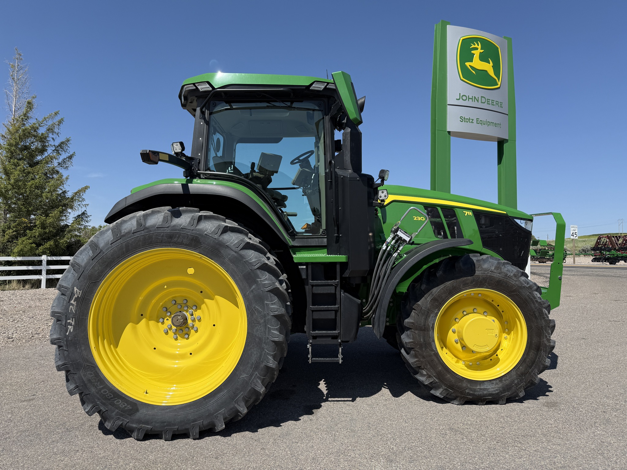 2023 John Deere 7R 230 Image 6