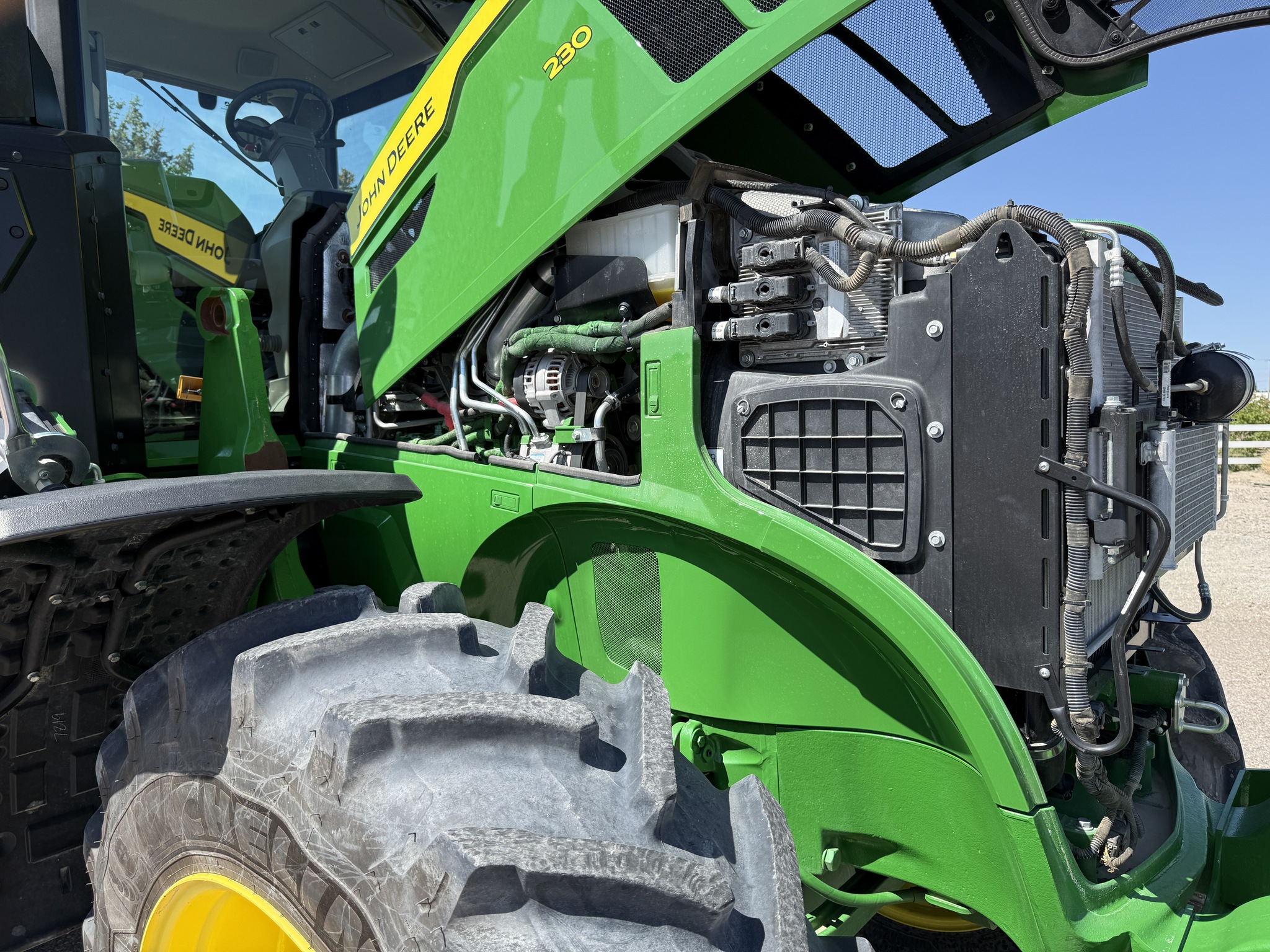 2023 John Deere 7R 230 Image 24