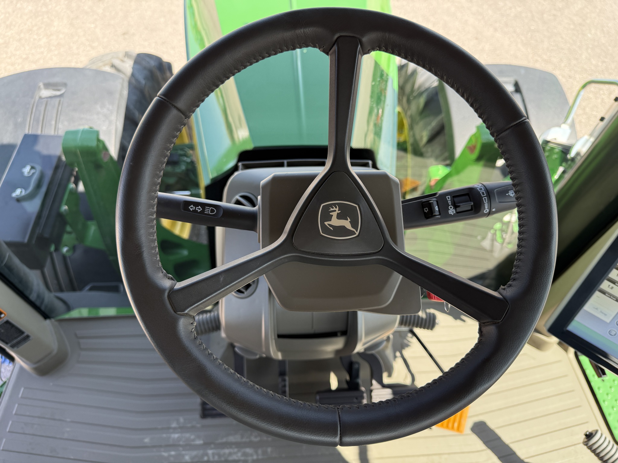 2023 John Deere 7R 230 Image 11