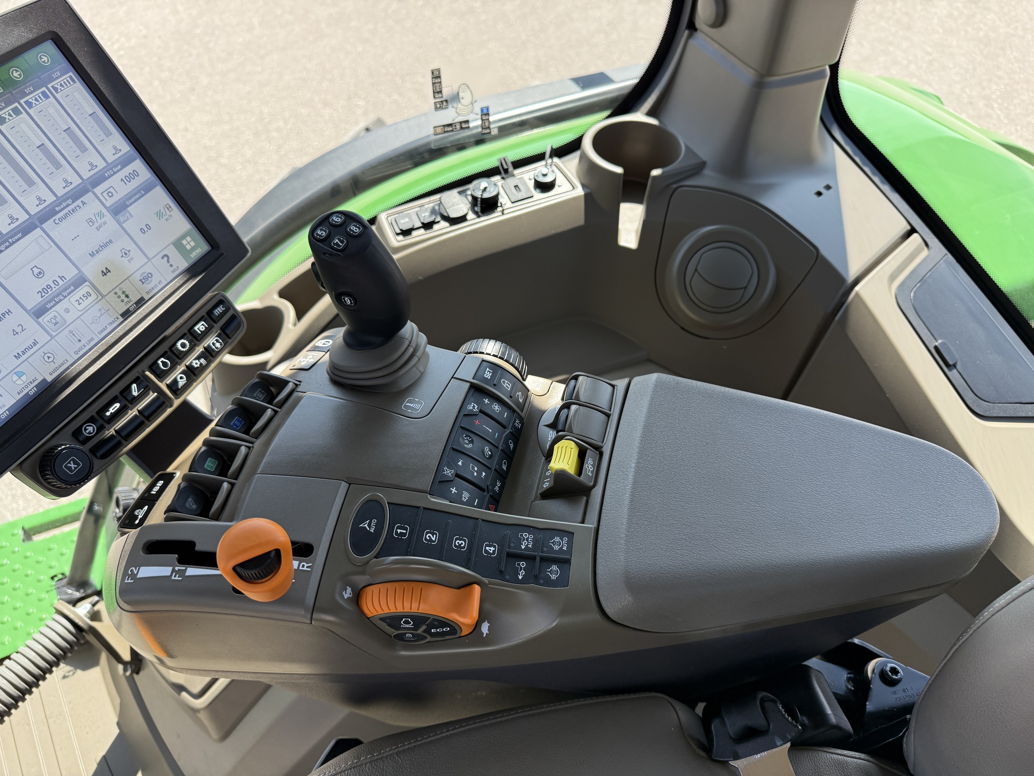 2023 John Deere 7R 230 Image 14