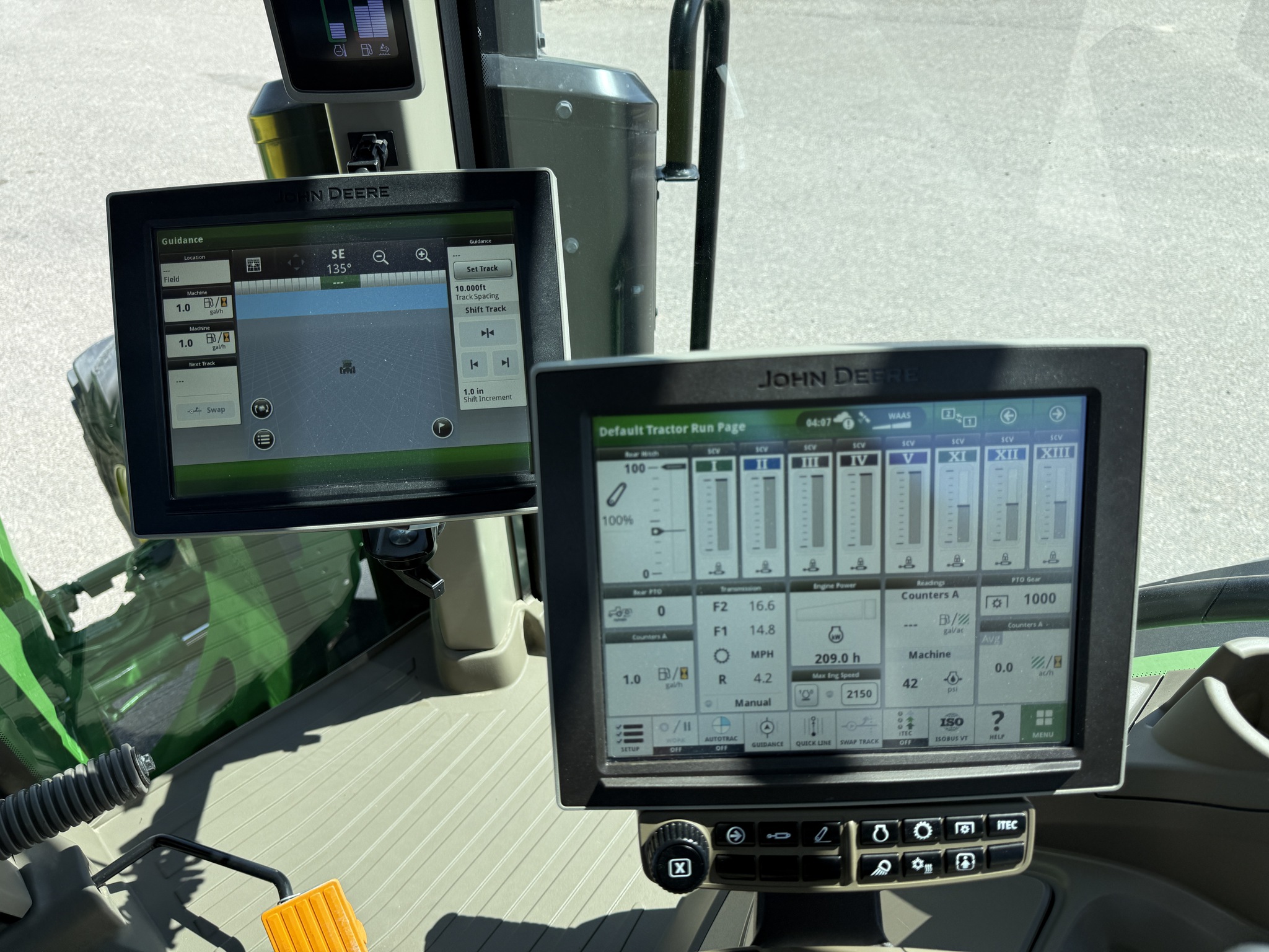 2023 John Deere 7R 230 Image 16