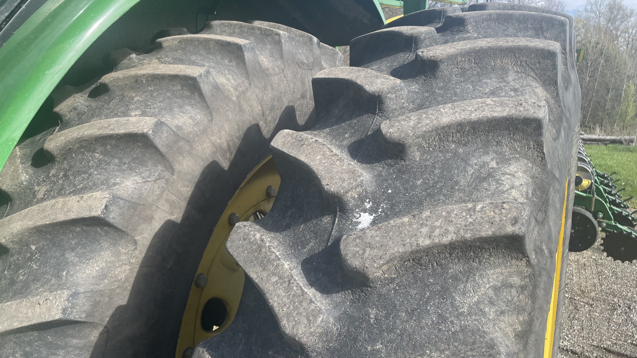 2011 John Deere 7230R Image 12