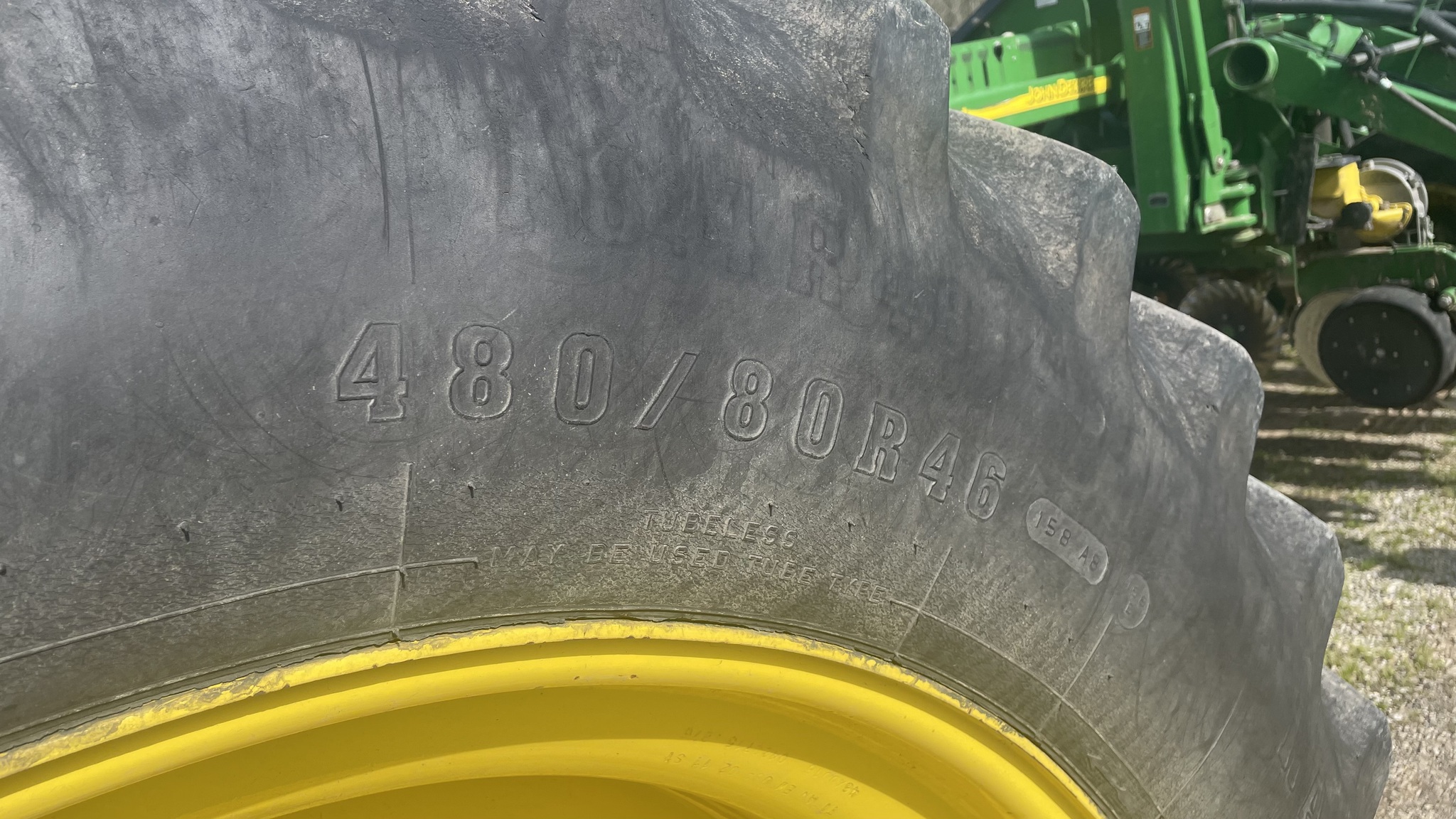 2011 John Deere 7230R Image 11