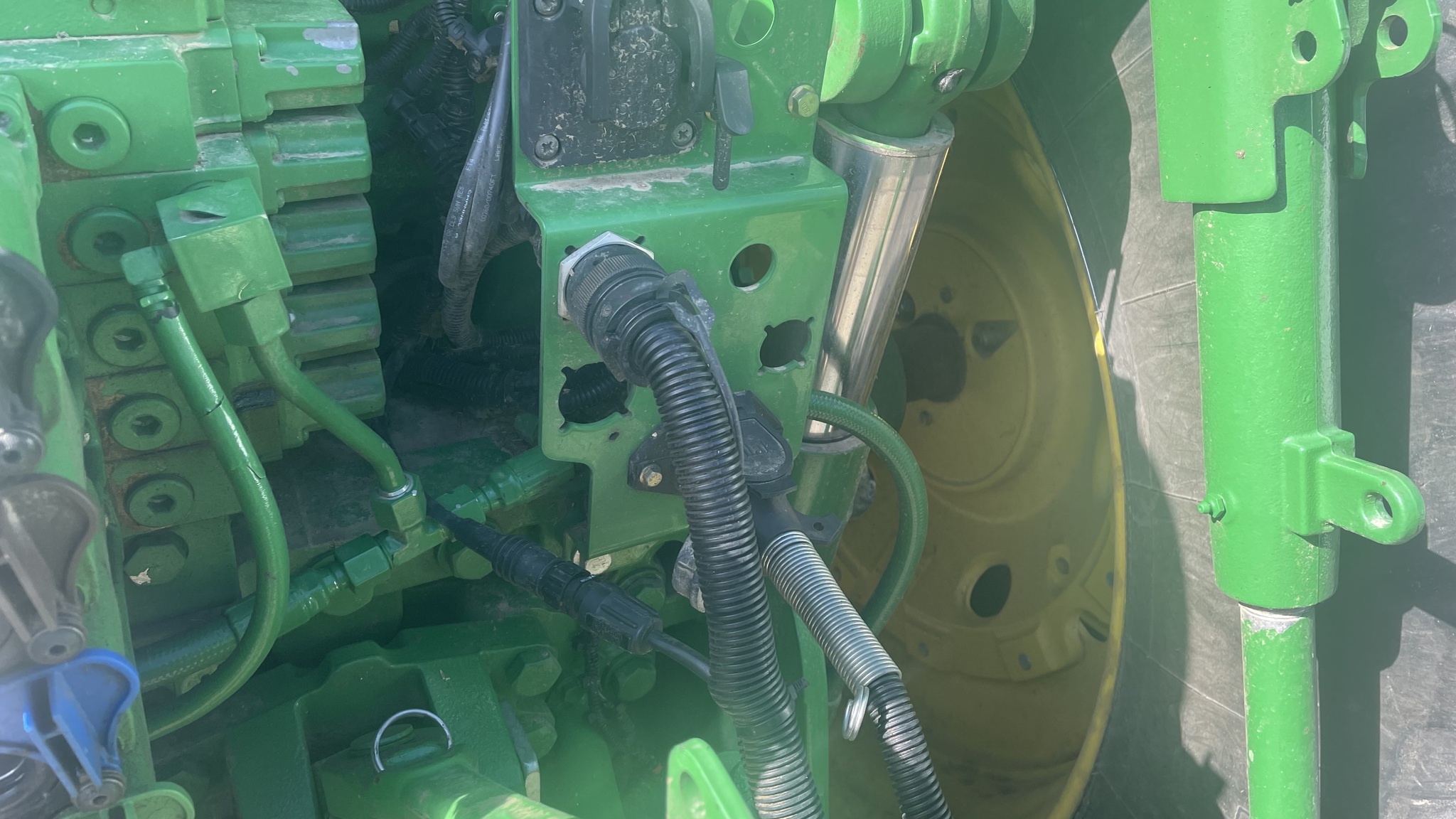 2011 John Deere 7230R Image 14