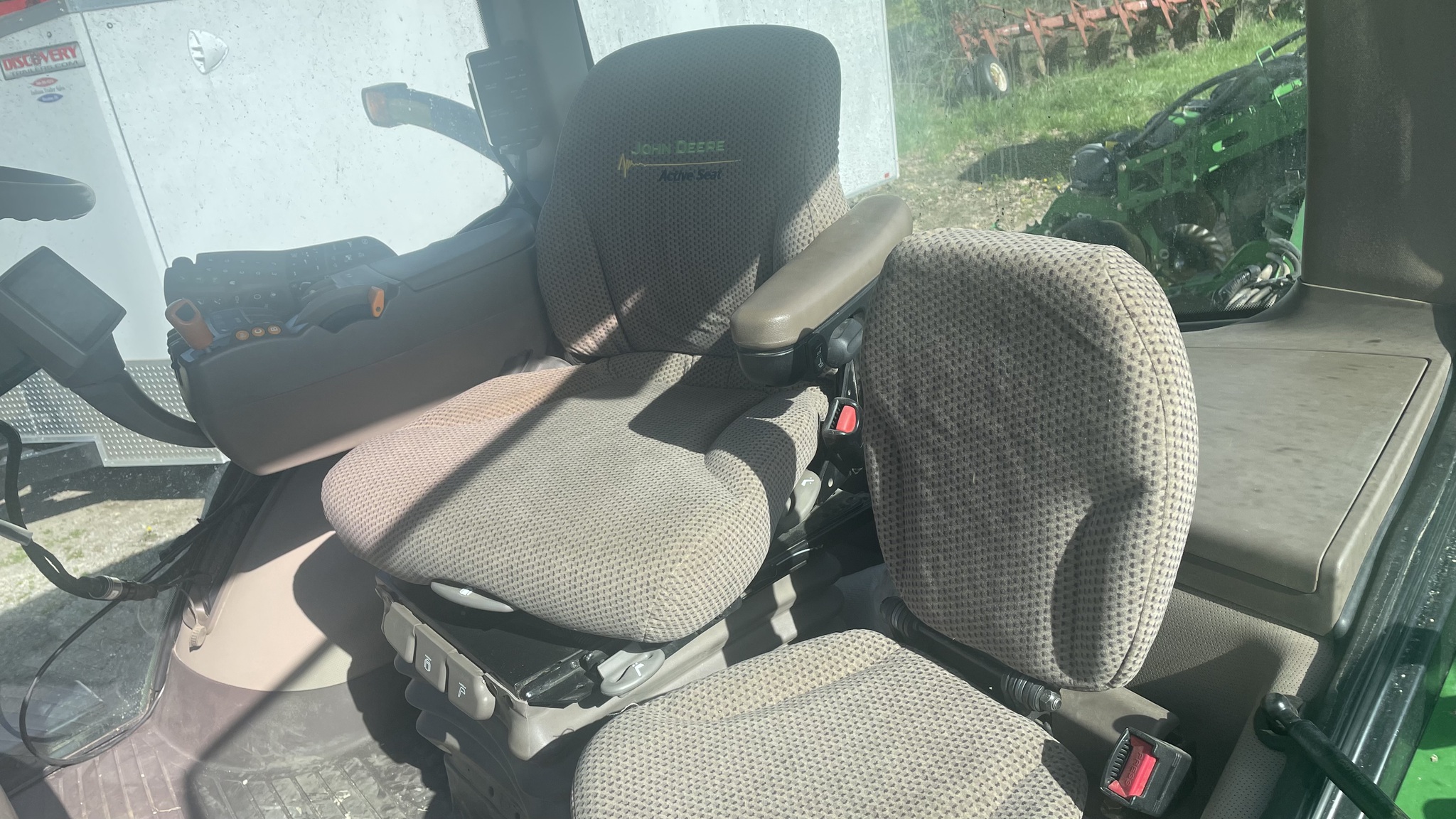 2011 John Deere 7230R Image 7