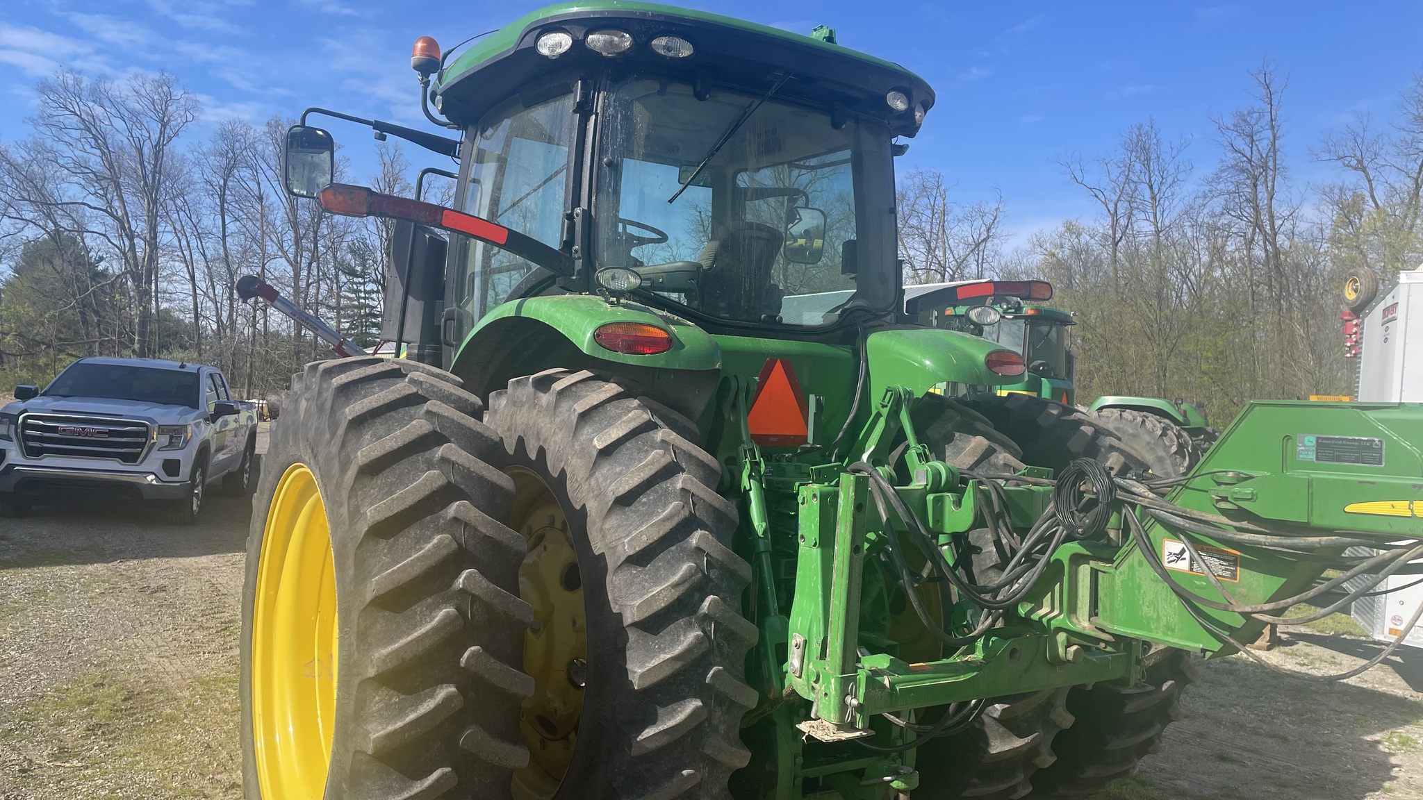 2011 John Deere 7230R Image 4