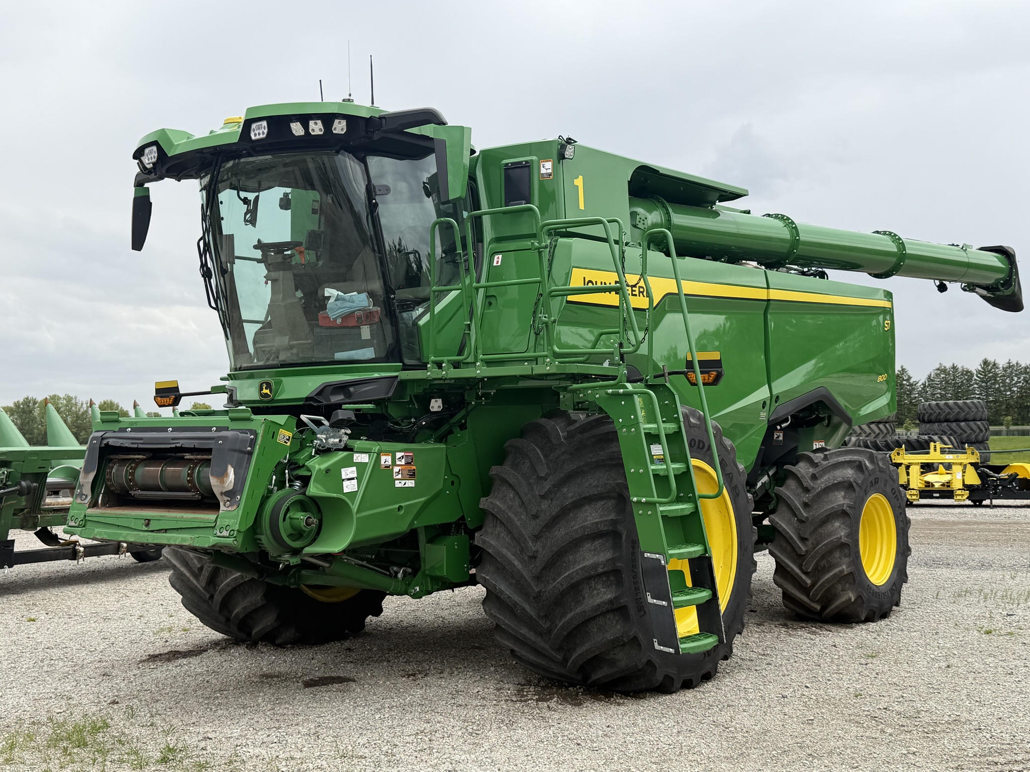 John Deere S7 800 Image 1