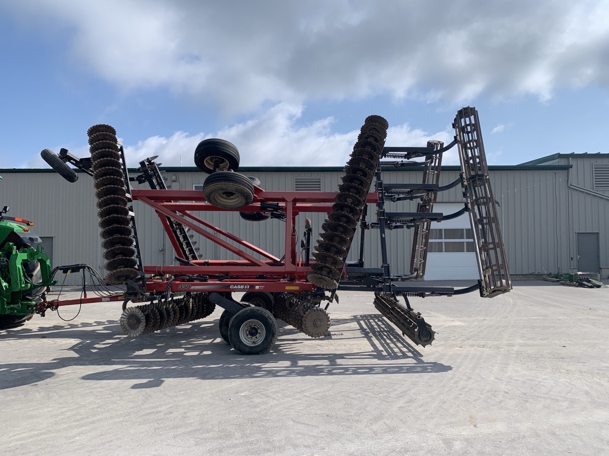 2010 Case IH 330 Image 2