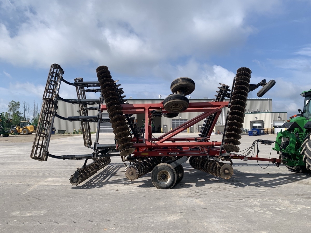 2010 Case IH 330 Image 4