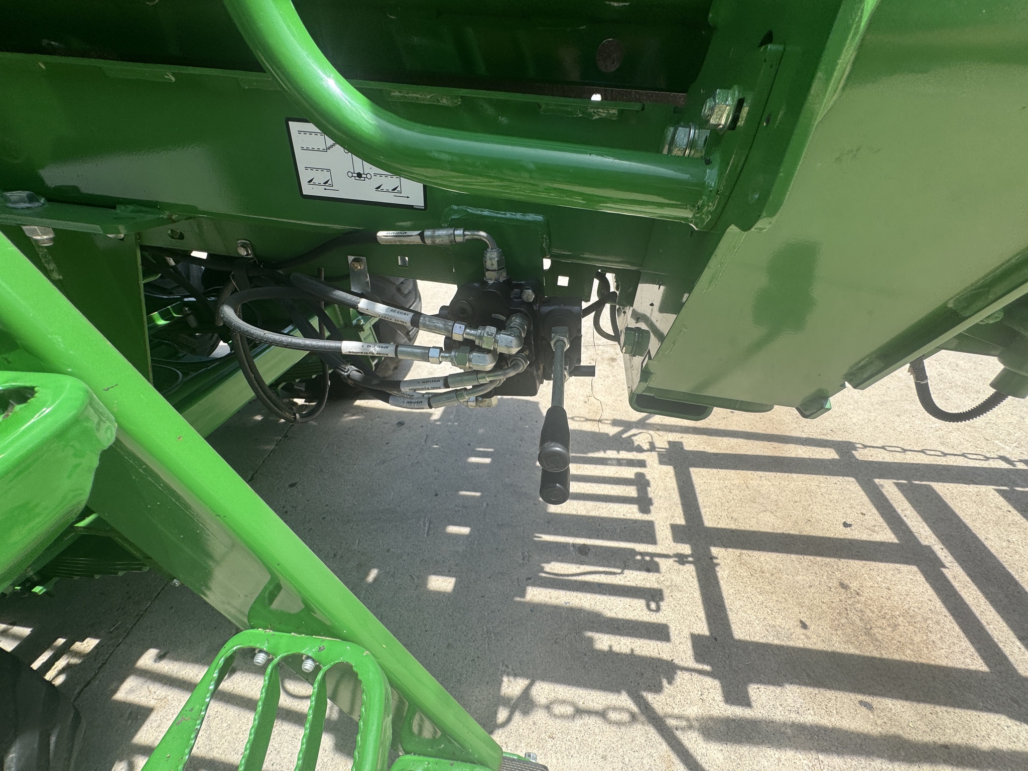2018 John Deere L331 Large Square Baler Image 7