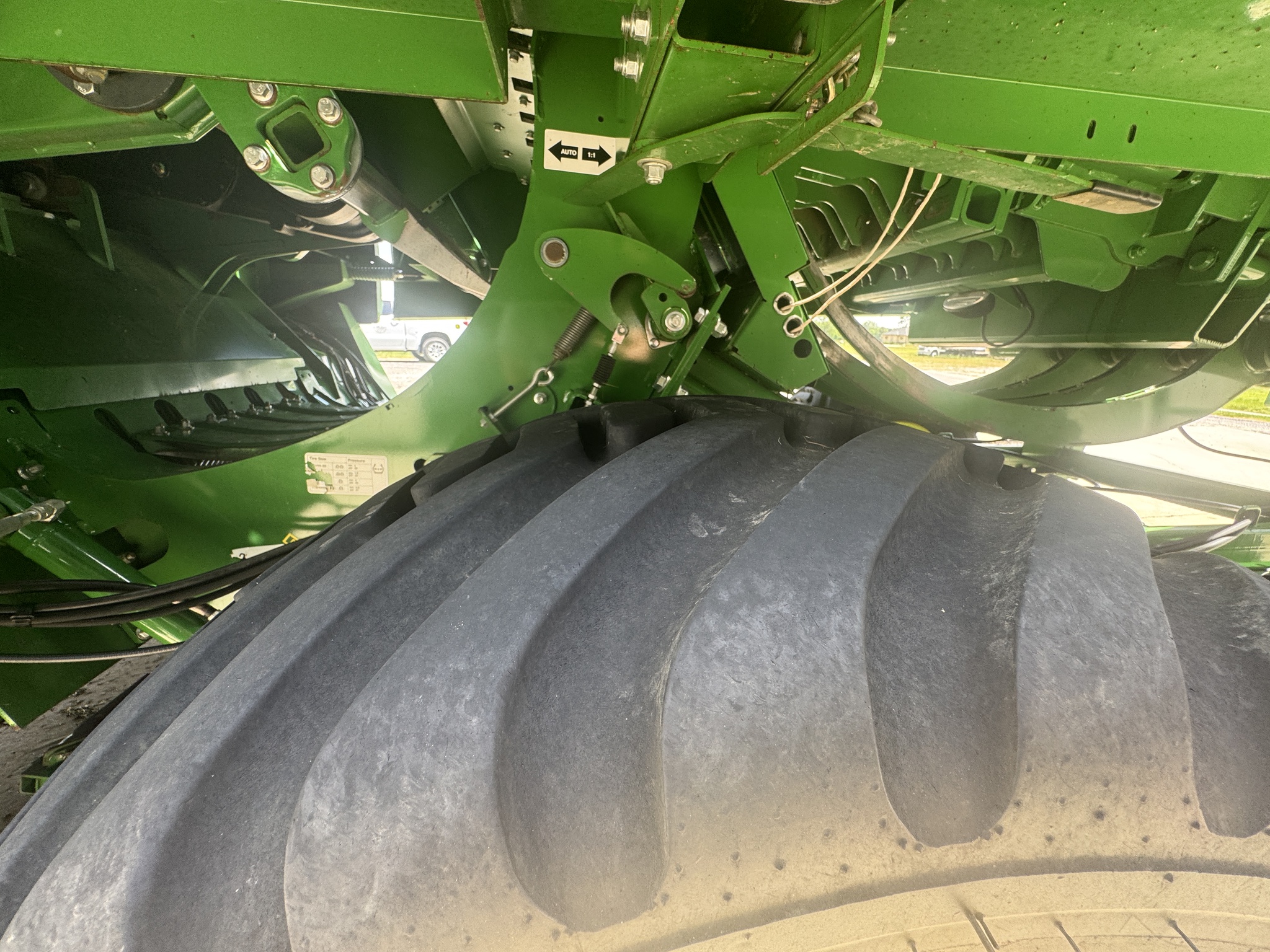 2018 John Deere L331 Large Square Baler Image 4