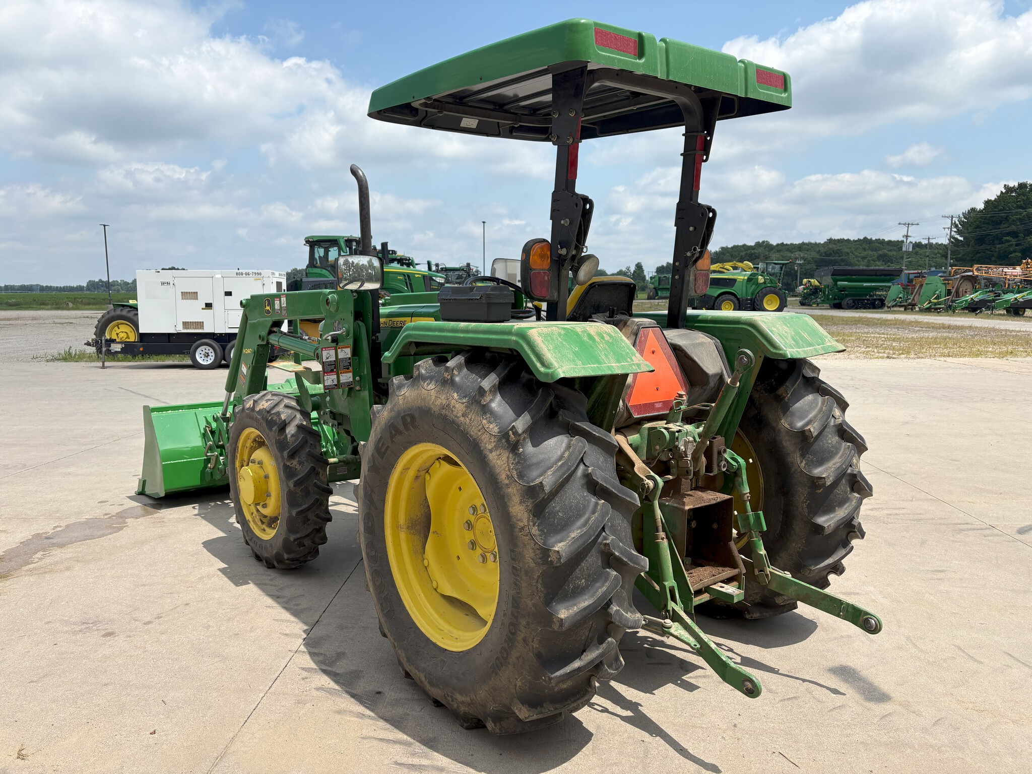 2013 John Deere 5075E Image 5