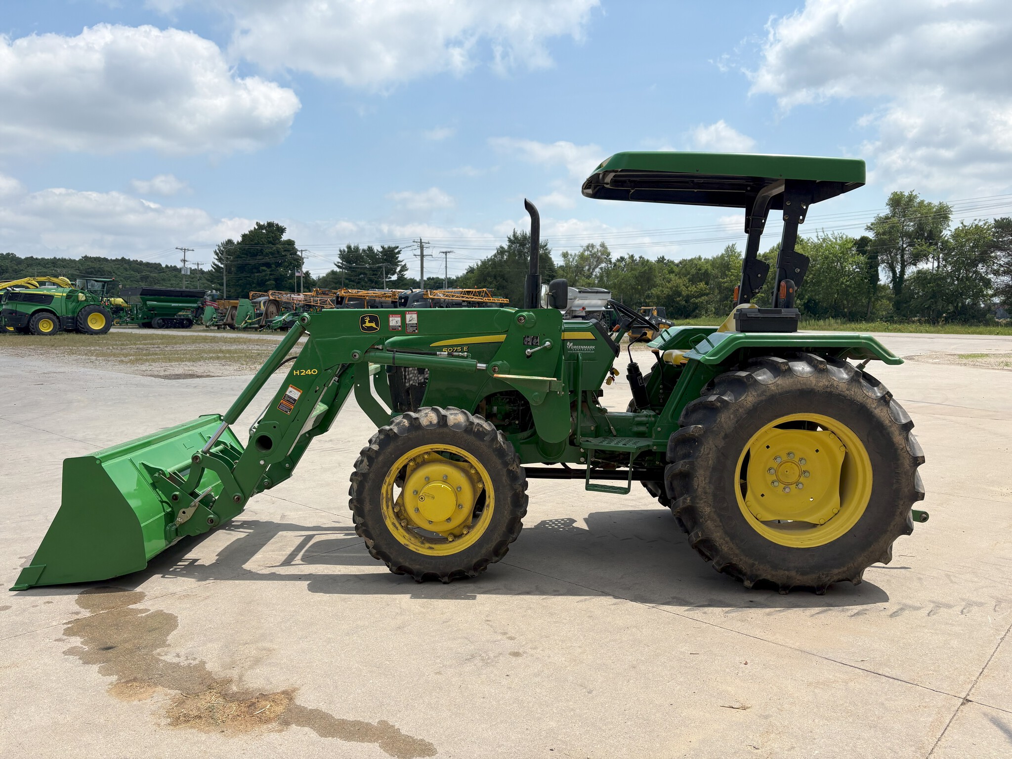 2013 John Deere 5075E Image 6