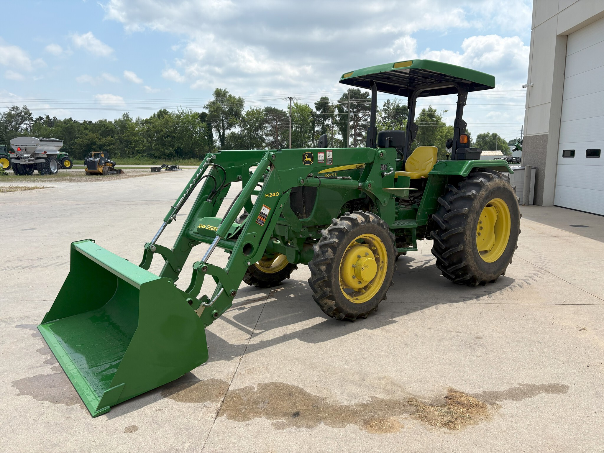 2013 John Deere 5075E Image 7
