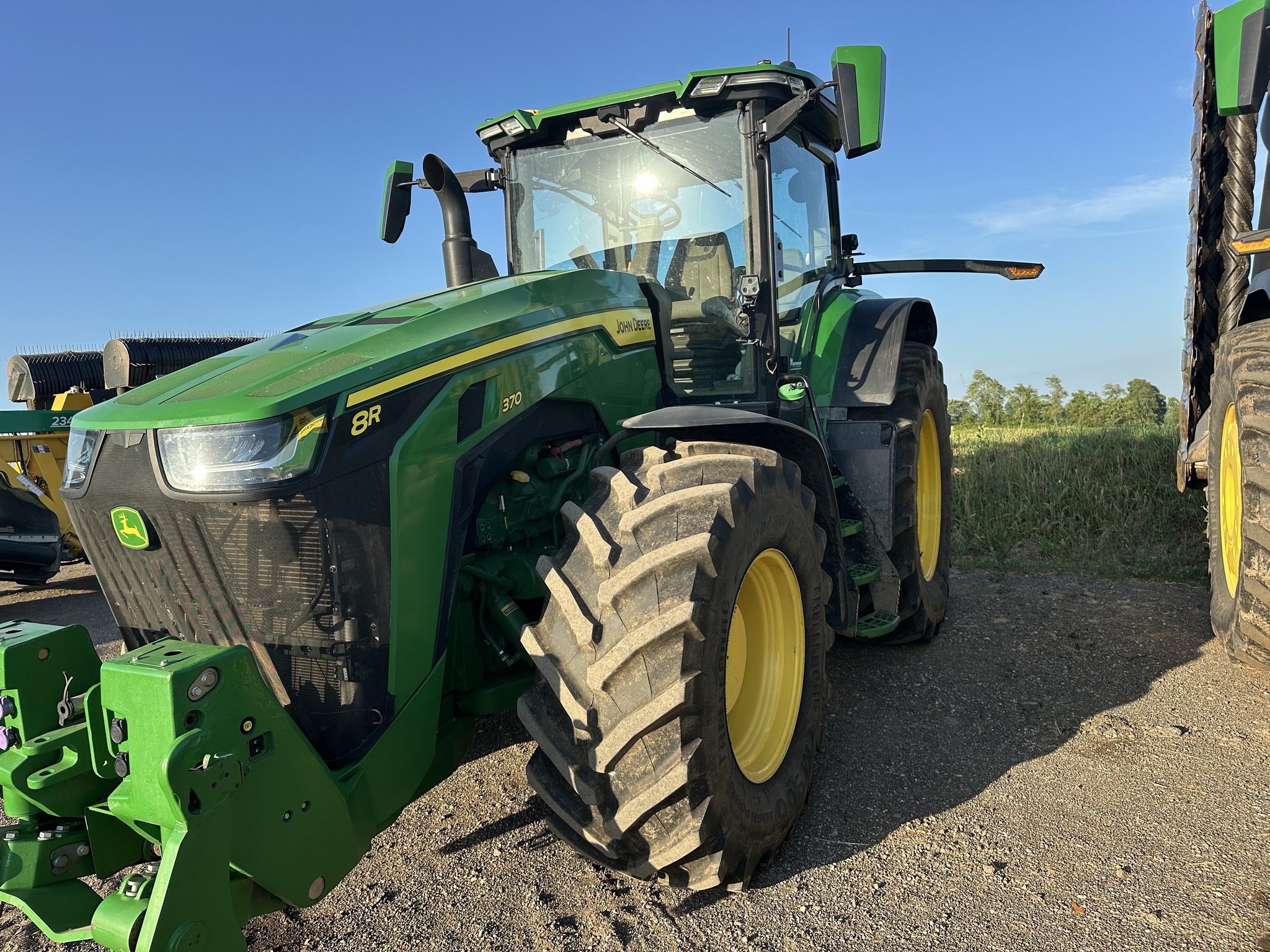 2023 John Deere 8R 370 Image 1