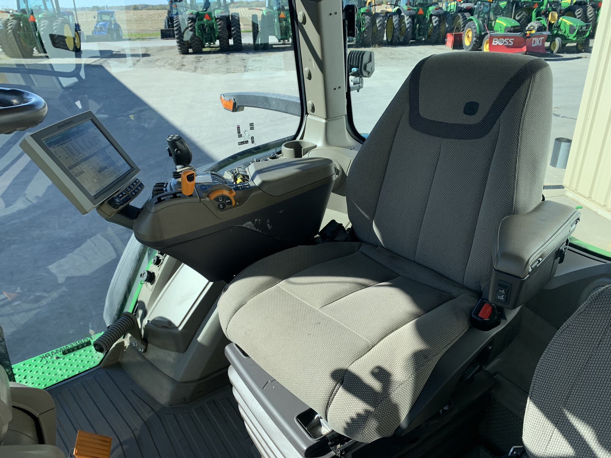 2023 John Deere 8R 370 Image 9