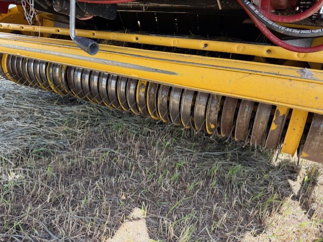 2014 New Holland Rollbelt 560 Image 7
