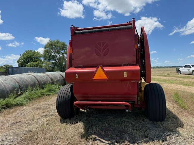 2014 New Holland Rollbelt 560 Image 3