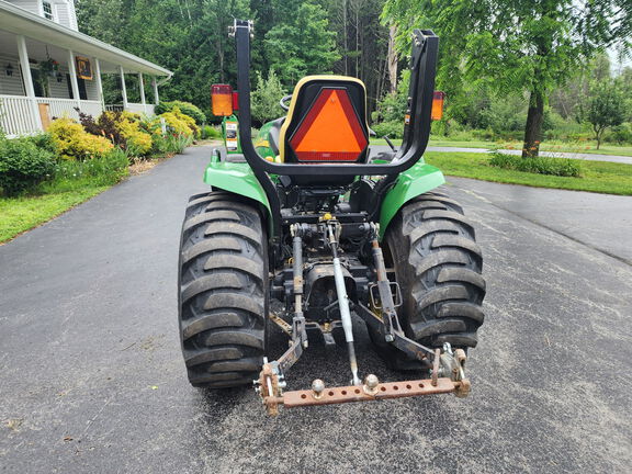 Photo of 2011 John Deere 3320