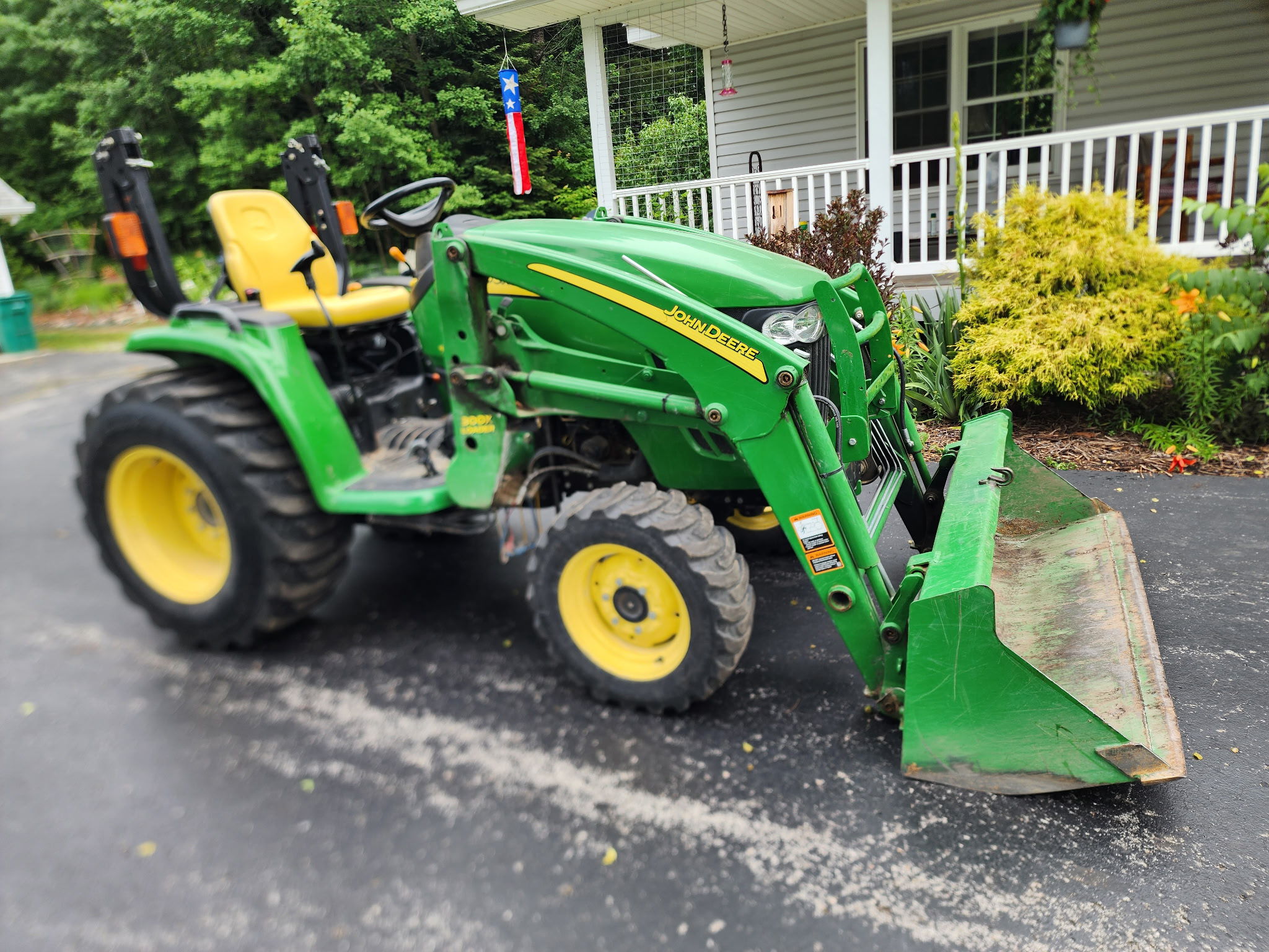 2011 John Deere 3320