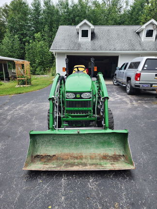 Photo of 2011 John Deere 3320