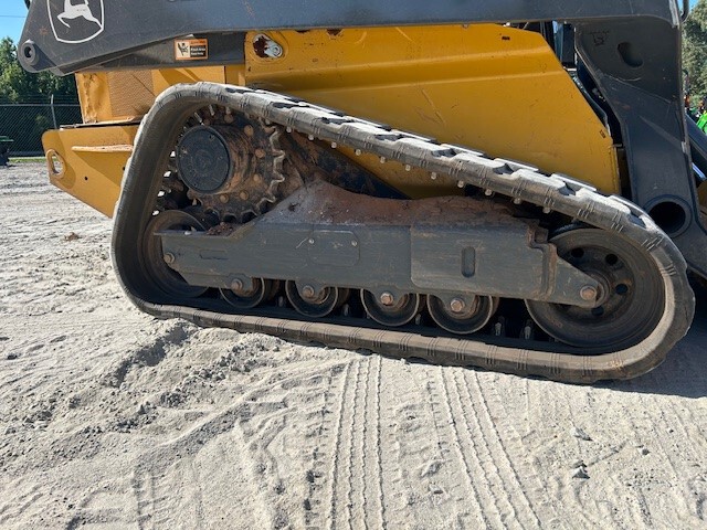 2024 John Deere 325G Image 7