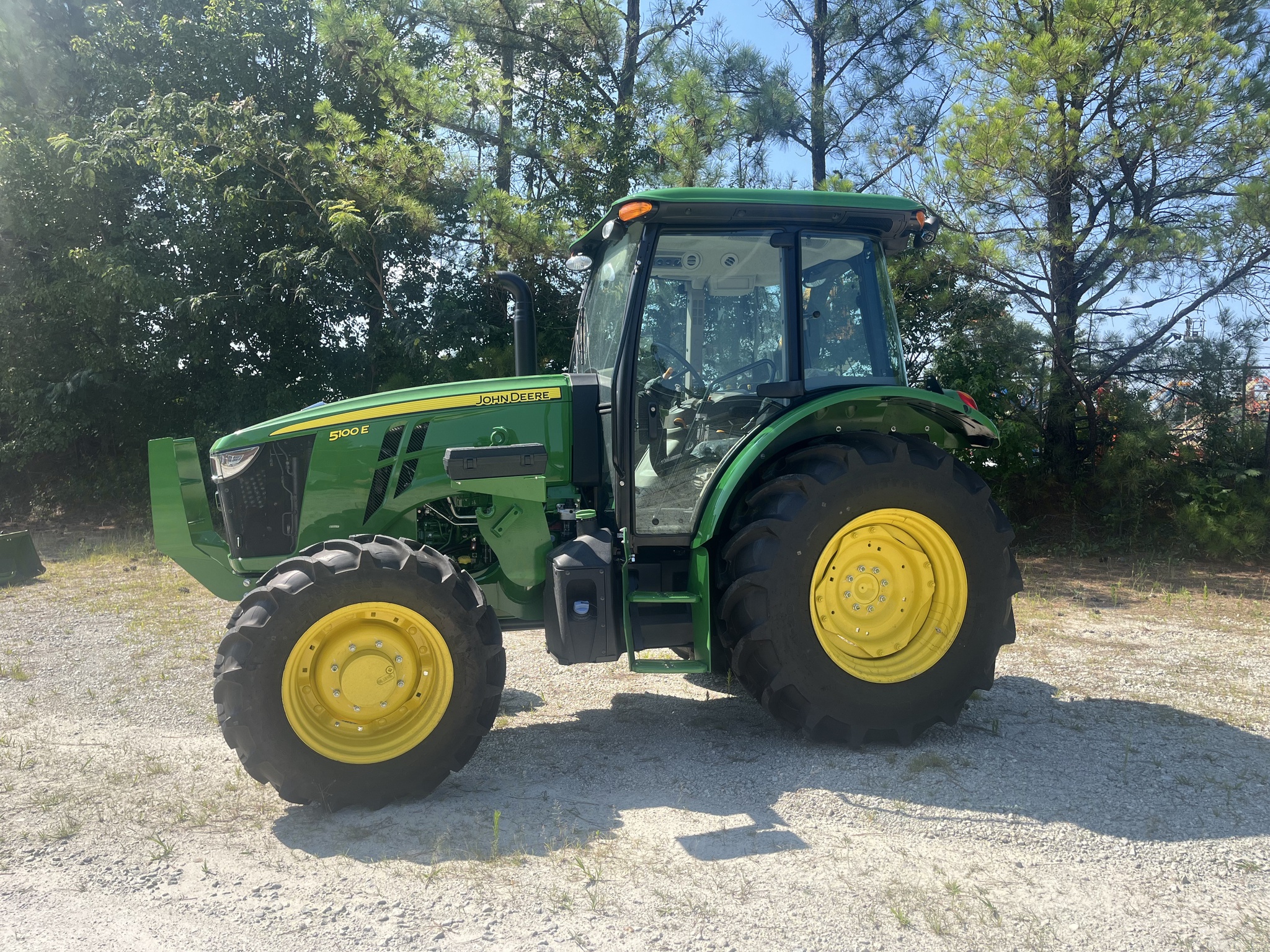 2025 John Deere 5100E Image 5