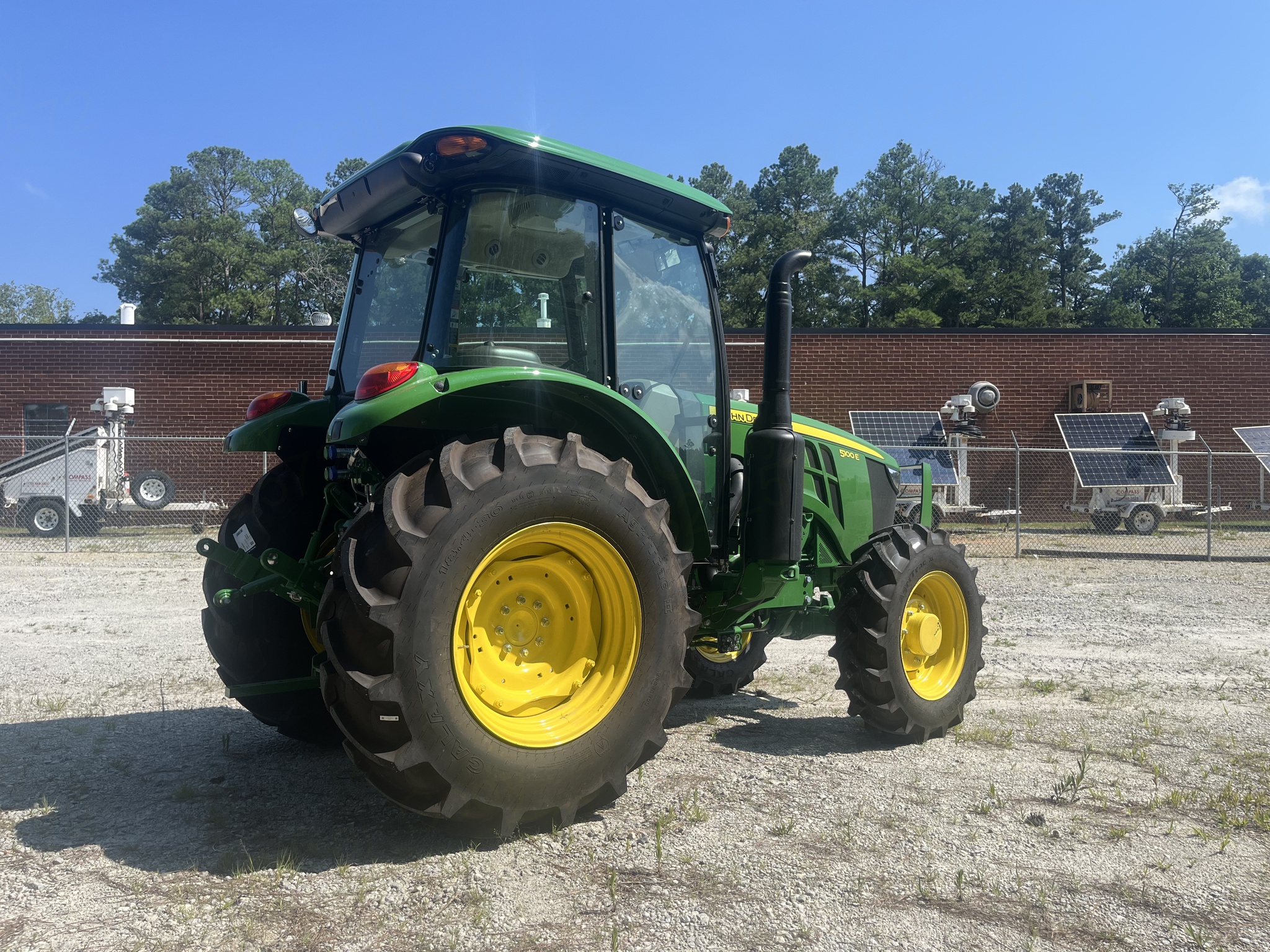 2025 John Deere 5100E Image 4