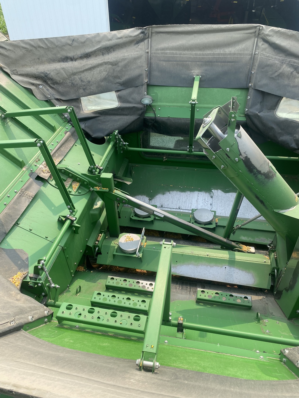 2015 John Deere S670 Image 4