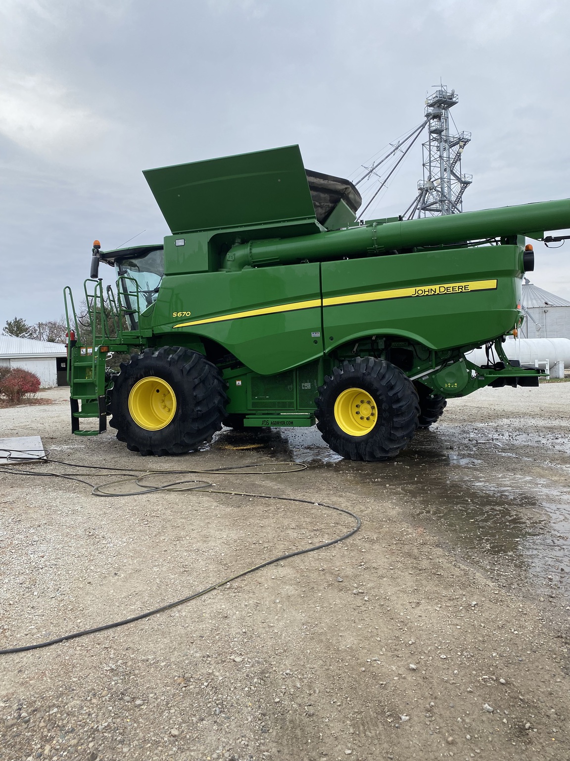 2015 John Deere S670 Image 1