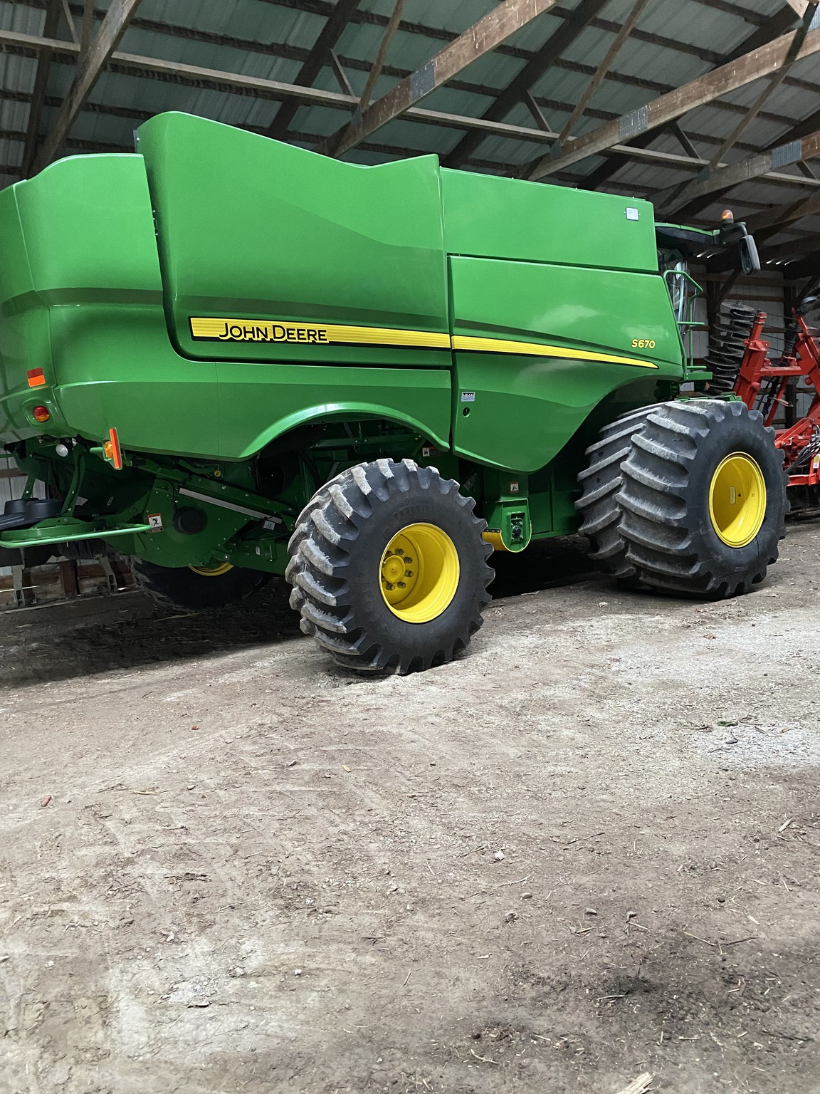 2015 John Deere S670 Image 3