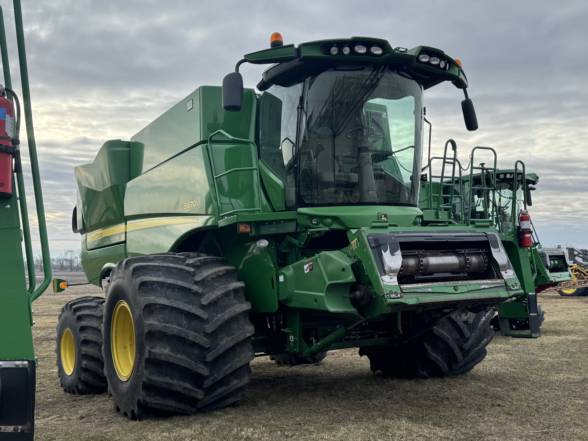 2015 John Deere S670 Image 2