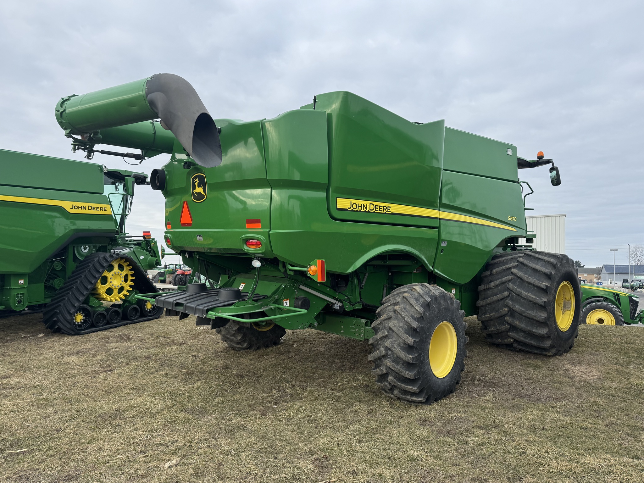 2015 John Deere S670 Image 3