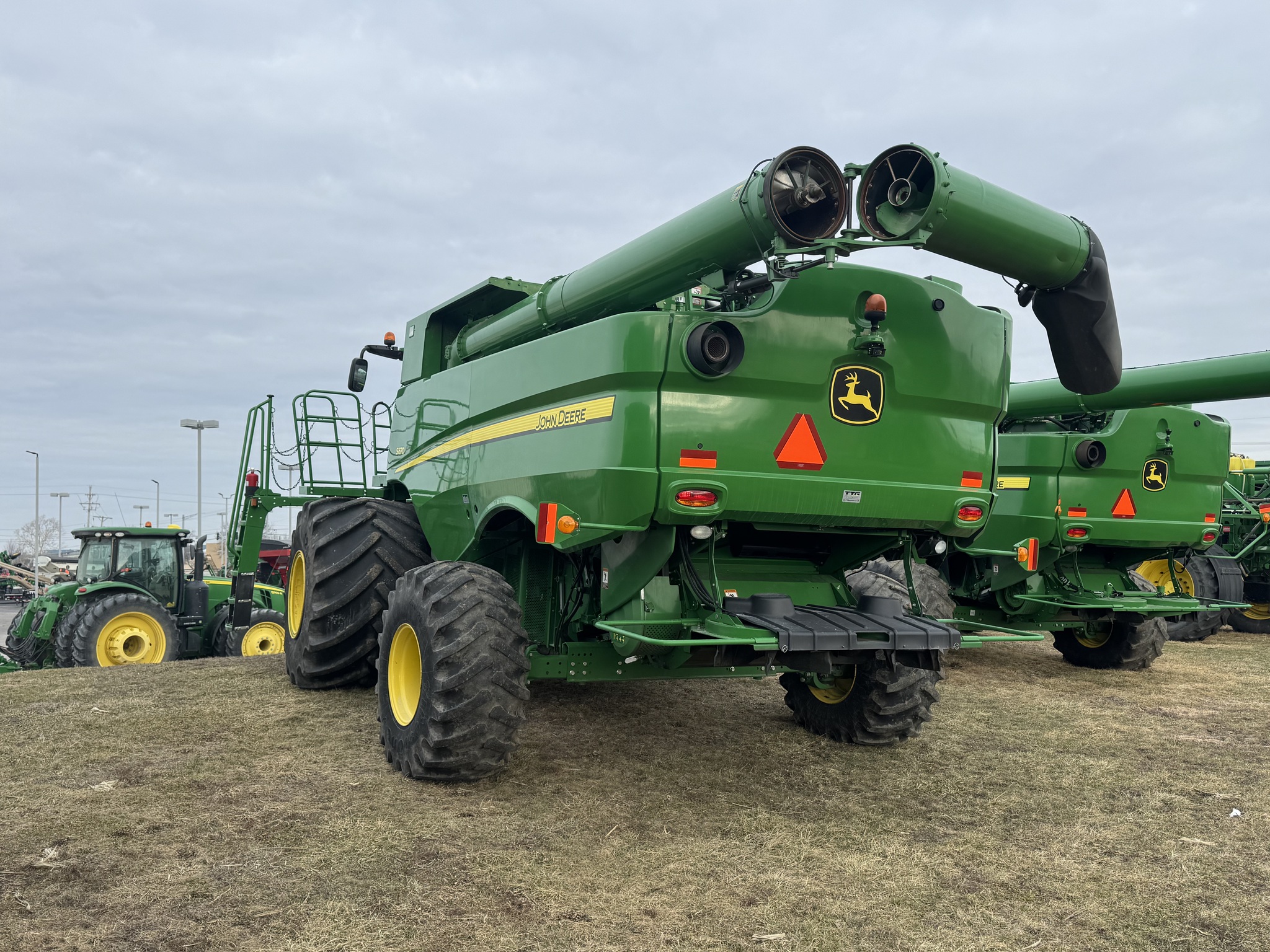 2015 John Deere S670 Image 4