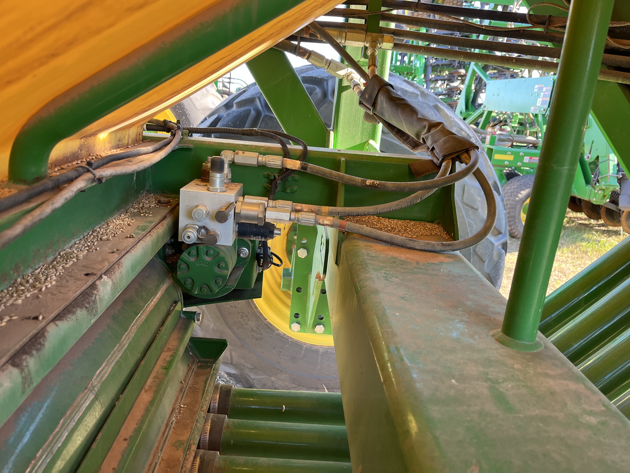 2011 John Deere 1890 Image 16