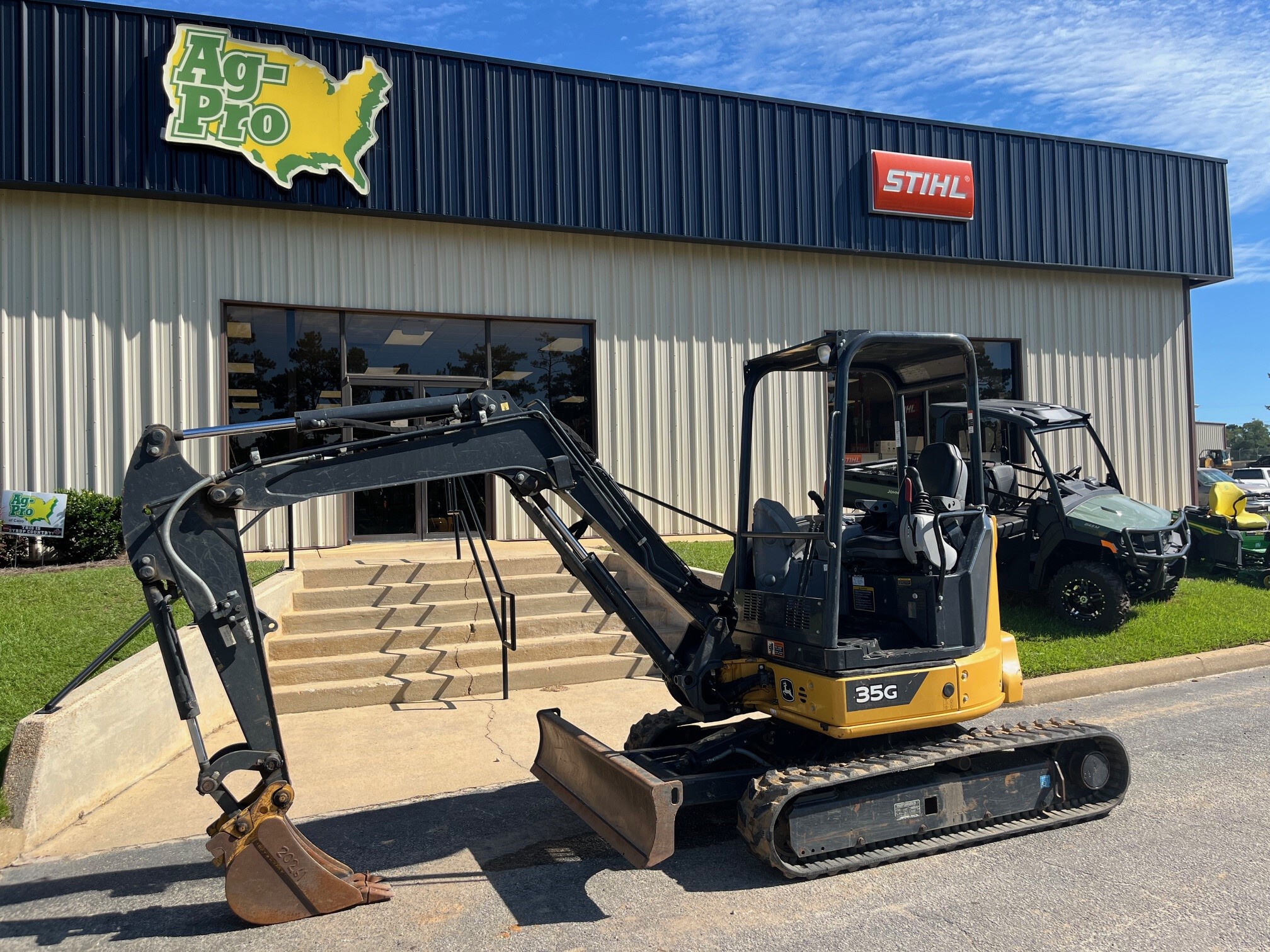 2023 John Deere 35G Image 1