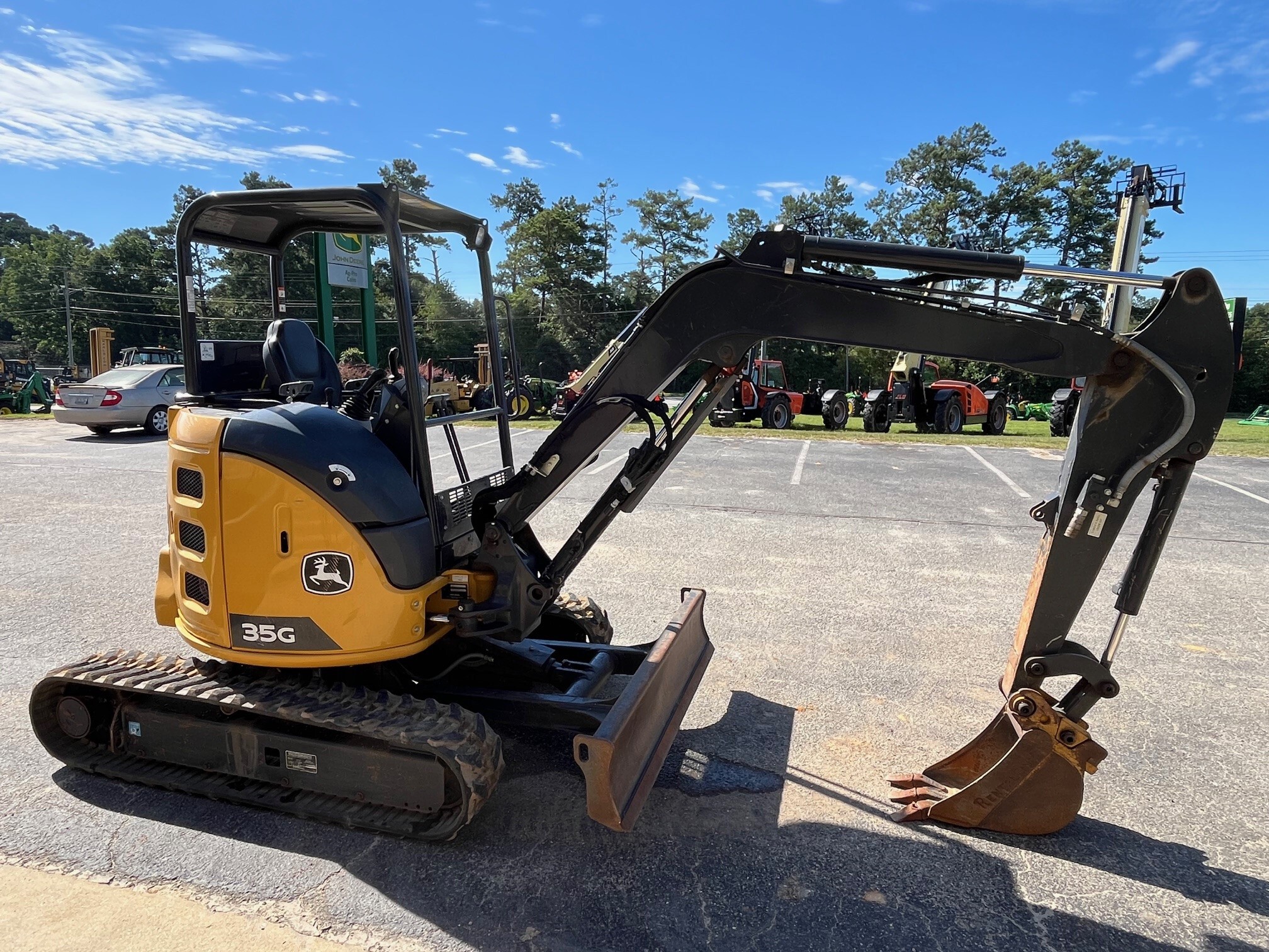 2023 John Deere 35G Image 4