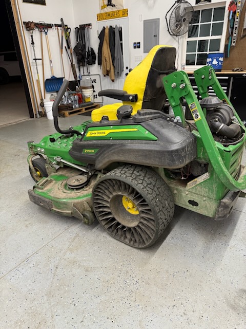 2024 John Deere Z950M Image 3