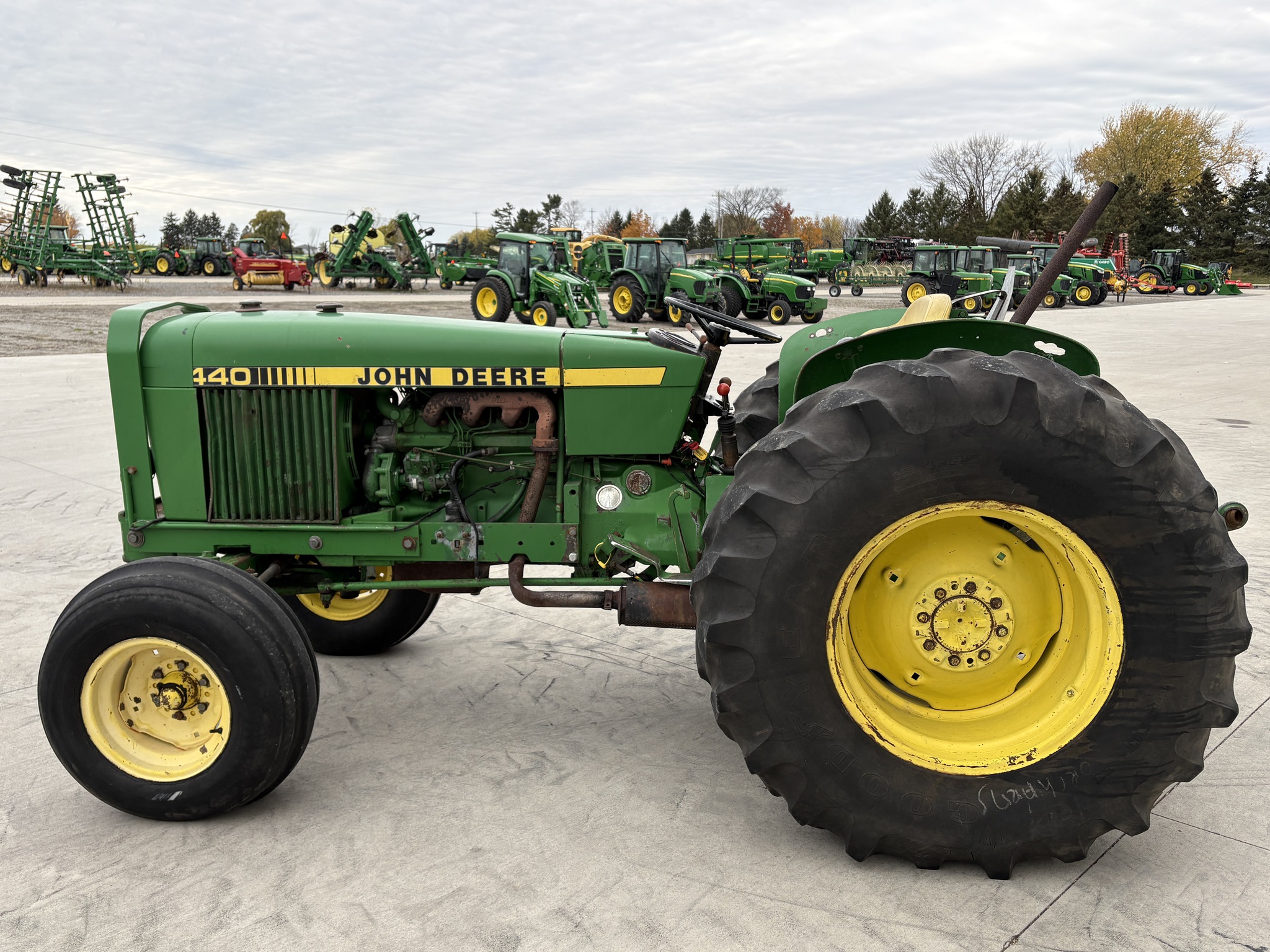 1979 John Deere 2440 Image 6