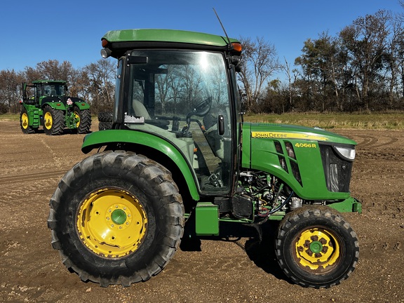 2019 John Deere 4066R - Photo2