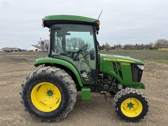 2019 John Deere 4066R - Photo2
