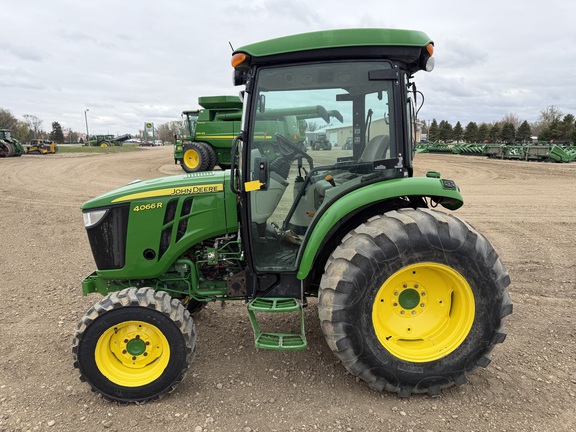 2019 John Deere 4066R - Photo6